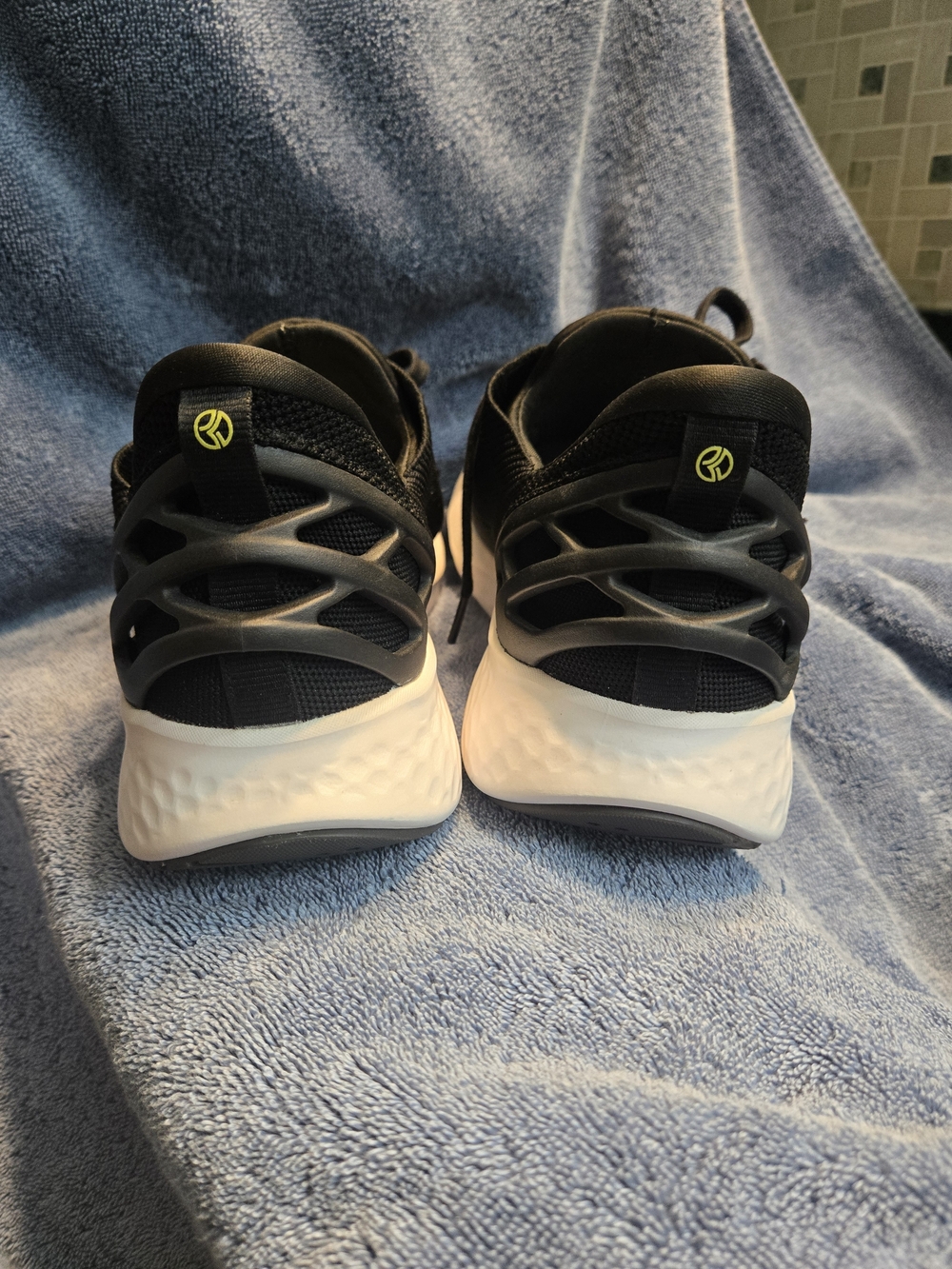 Kizik Black Knit Slip-On Sneakers Mens size 10W or Womens size 11.5 - Picture 4 of 11